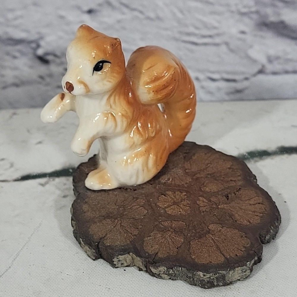 Vintage Squirrel Figurine Handpainted 2" Bushy Tailed‎ Forest Critter